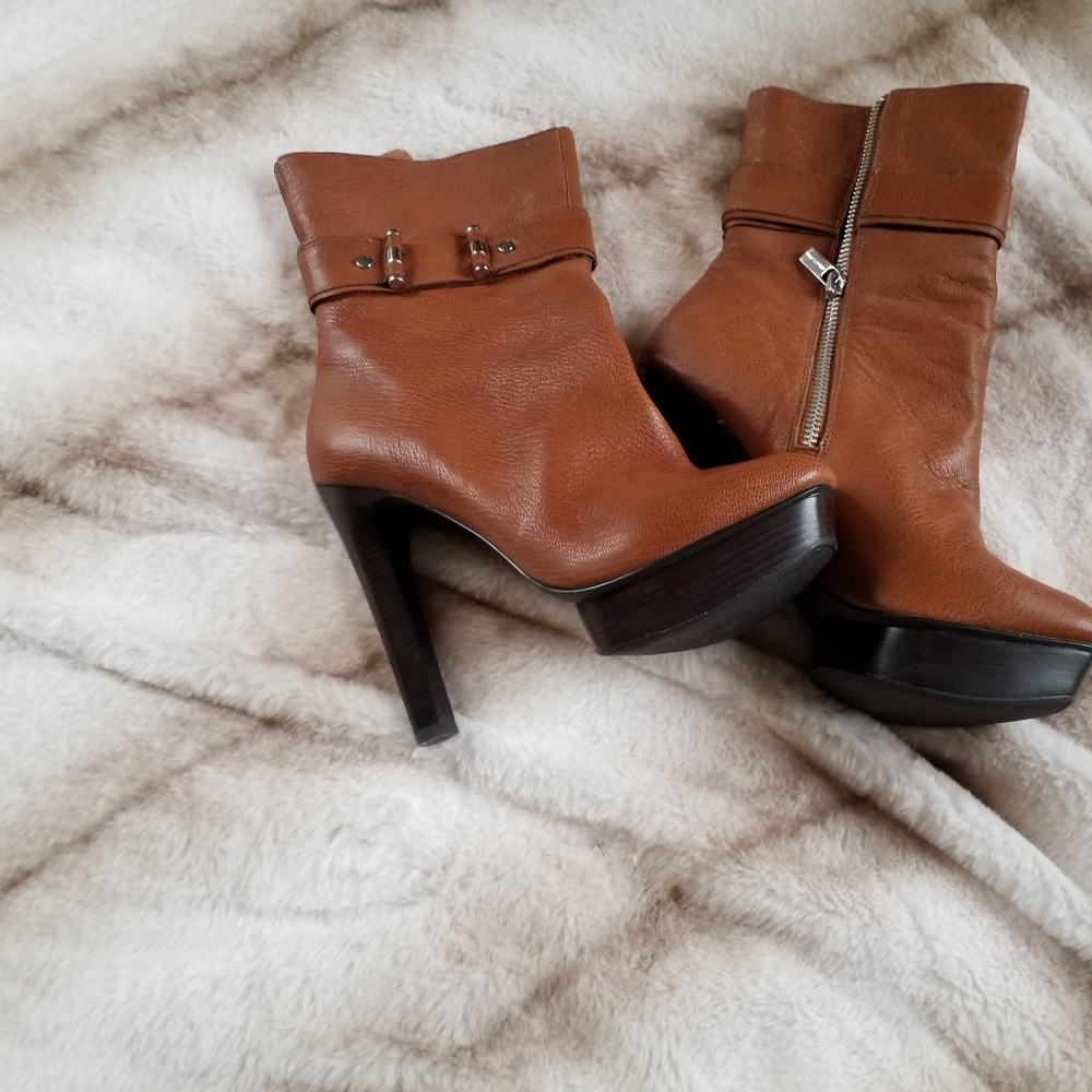 Micheal Kors Boots